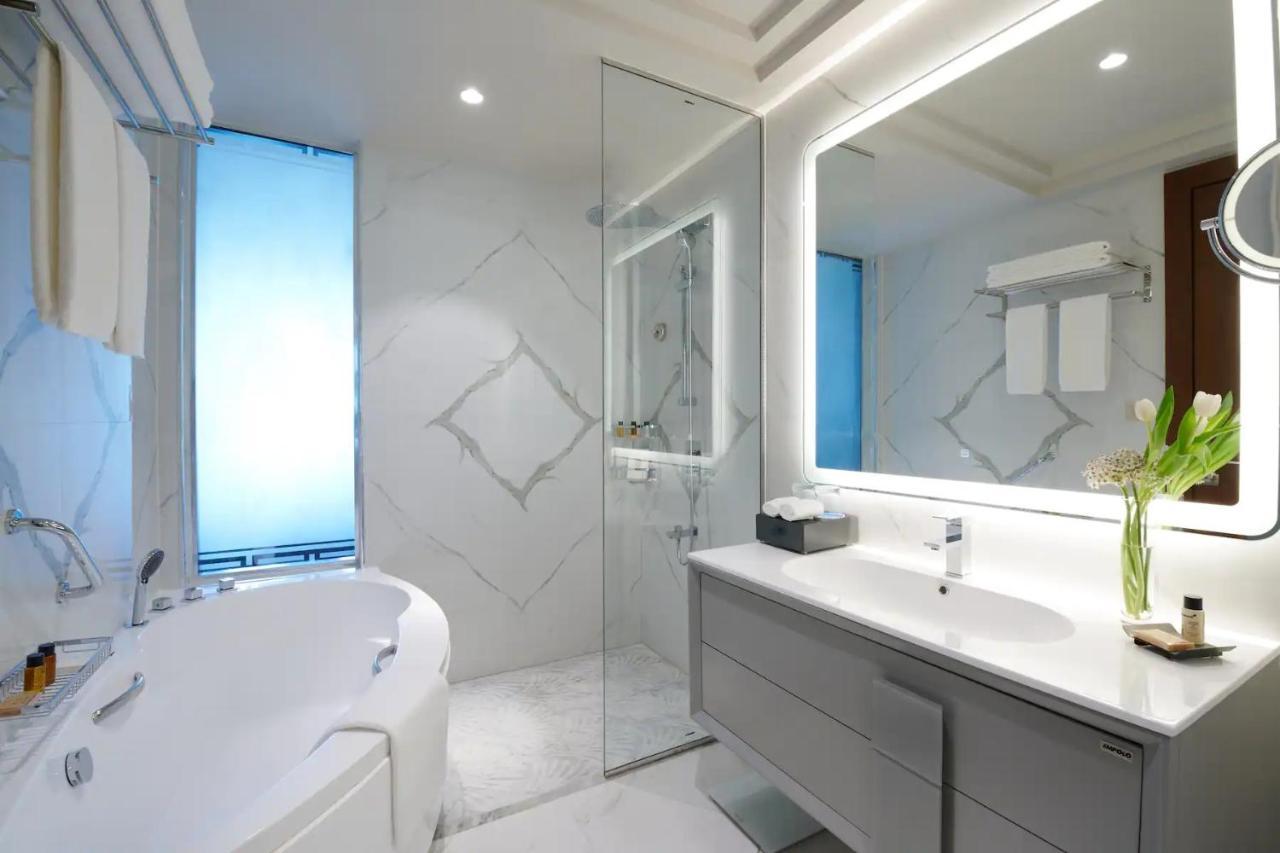 Wyndham Grand Doha West Bay Beach Exteriér fotografie Bathroom