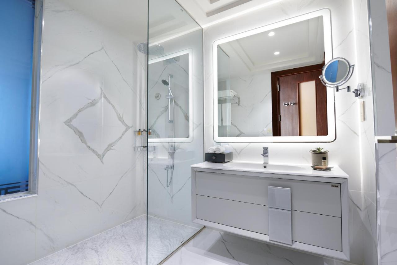 Wyndham Grand Doha West Bay Beach Exteriér fotografie Bathroom