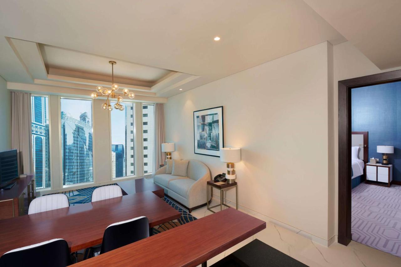 Wyndham Grand Doha West Bay Beach Exteriér fotografie A suite at the hotel