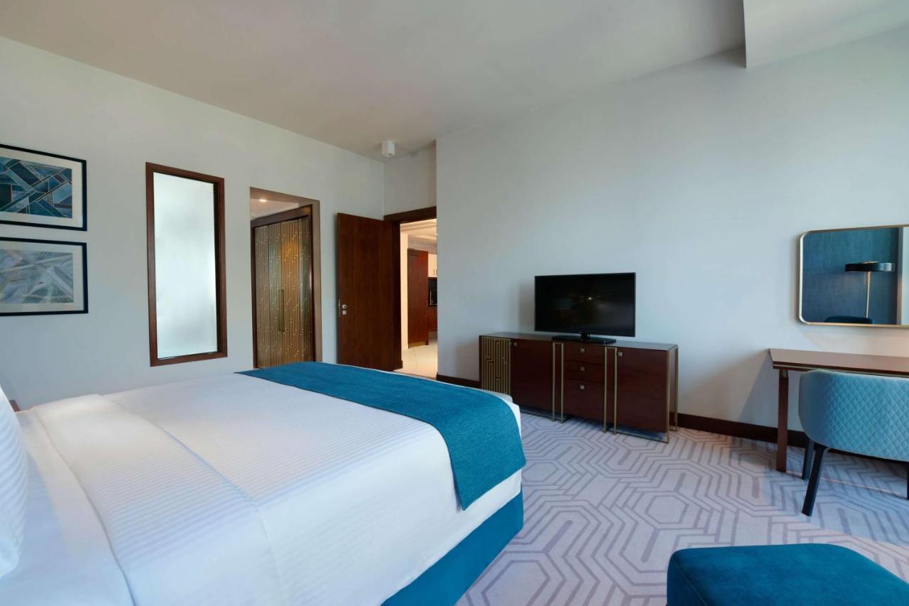 Wyndham Grand Doha West Bay Beach Exteriér fotografie A bedroom at the hotel