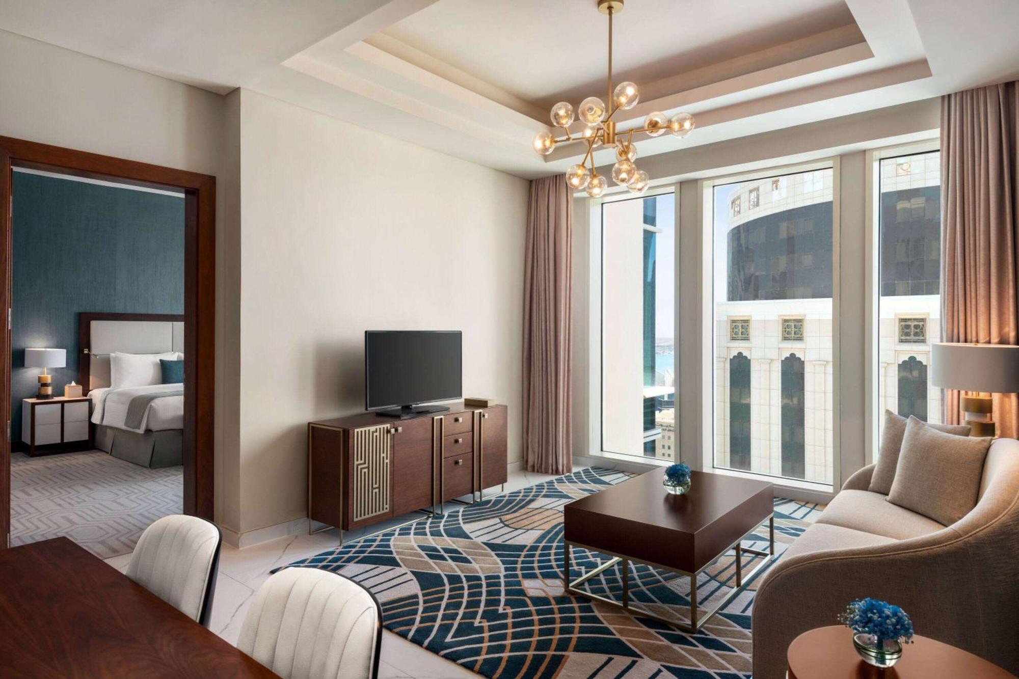 Wyndham Grand Doha West Bay Beach Exteriér fotografie A suite at the hotel